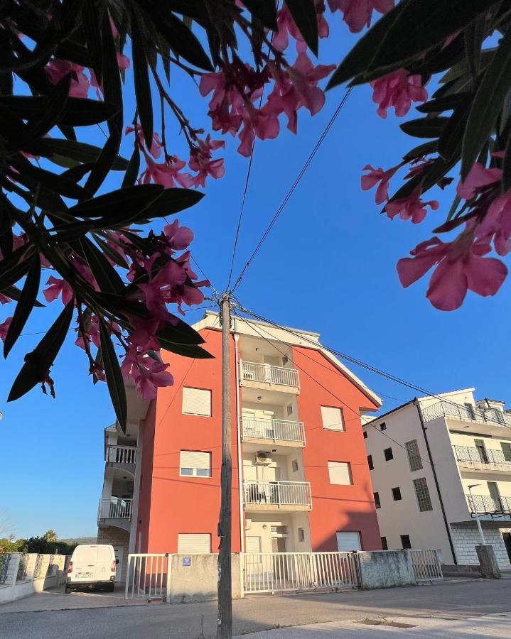 Apartments Zora Trogir Exteriör bild